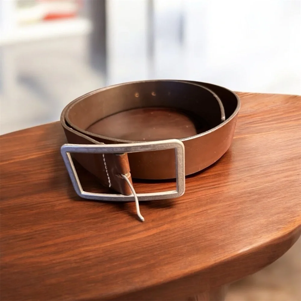 Banana Republic Men's/Women’s Brown Leather Belt with Brushed Silver Buckle SZ M